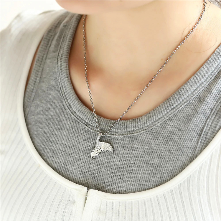 ハワイアンジュエリー カーブド ホエールテール ペンダント L サージカルステンレス316L 金属アレルギーフリー 記念日 医療用ステンレス製 GPSS1613